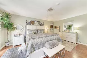 7236 Las Casas Dr, Sarasota, FL 34243 - Photo 19