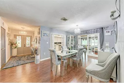 7236 Las Casas Dr, Sarasota, FL 34243 - Photo 11