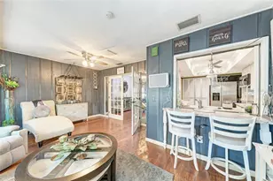 7236 Las Casas Dr, Sarasota, FL 34243 - Photo 17