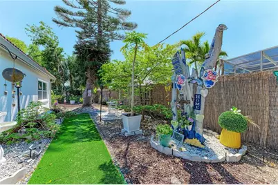 7236 Las Casas Dr, Sarasota, FL 34243 - Photo 37