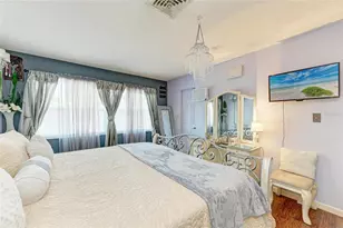 7236 Las Casas Dr, Sarasota, FL 34243 - Photo 25