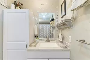 7236 Las Casas Dr, Sarasota, FL 34243 - Photo 29