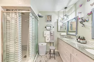 7236 Las Casas Dr, Sarasota, FL 34243 - Photo 23