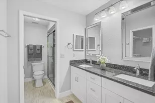 892 Country Club Cir, Venice, FL 34293 - Photo 9