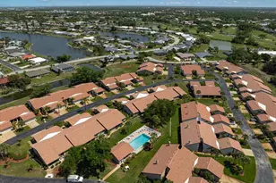 892 Country Club Cir, Venice, FL 34293 - Photo 29