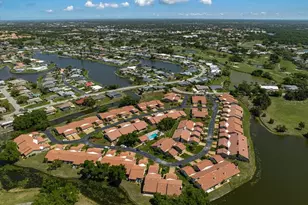892 Country Club Cir, Venice, FL 34293 - Photo 1
