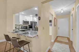 892 Country Club Cir, Venice, FL 34293 - Photo 11