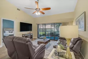 892 Country Club Cir, Venice, FL 34293 - Photo 3
