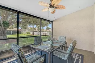 892 Country Club Cir, Venice, FL 34293 - Photo 5