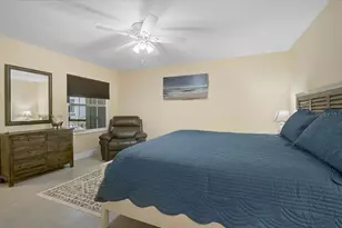 892 Country Club Cir, Venice, FL 34293 - Photo 17