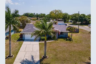 4702 Glenbrooke Terrace, Sarasota, FL 34243 - Photo 5