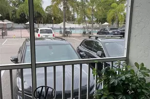 2740 Coconut Bay Ln, Sarasota, FL 34237 - Photo 5