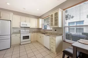 356 Fareham Dr, Venice, FL 34293 - Photo 7