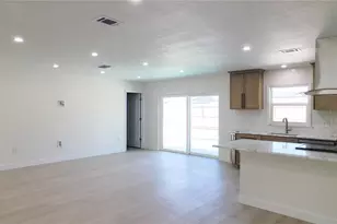 4018 29th Ave W, Bradenton, FL 34205 - Photo 9