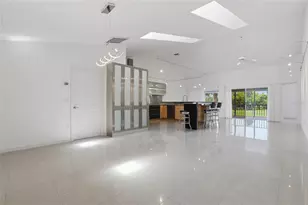 5588 Golf Pointe Dr, Sarasota, FL 34243 - Photo 7