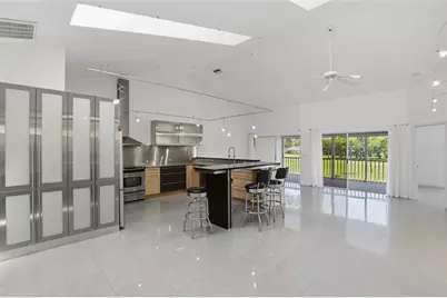 5588 Golf Pointe Drive #1, Sarasota, FL 34243 - Photo 13