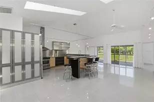 5588 Golf Pointe Dr, Sarasota, FL 34243 - Photo 13