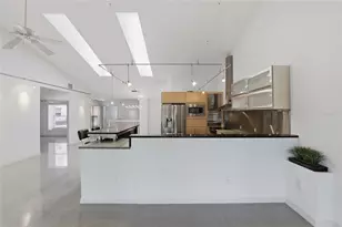 5588 Golf Pointe Dr, Sarasota, FL 34243 - Photo 15