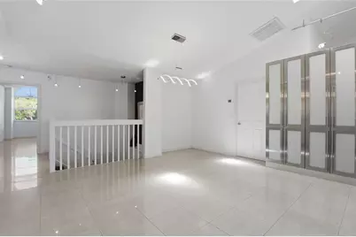 5588 Golf Pointe Drive #1, Sarasota, FL 34243 - Photo 9