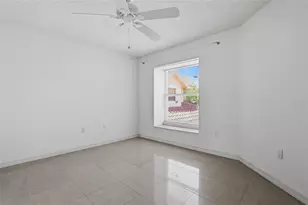 5588 Golf Pointe Dr, Sarasota, FL 34243 - Photo 23