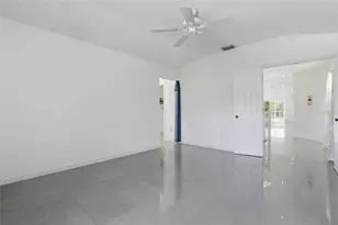 5588 Golf Pointe Dr, Sarasota, FL 34243 - Photo 19