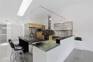 5588 Golf Pointe Dr, Sarasota, FL 34243 - Photo 11