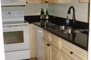 7211 W Country Club Dr N, Sarasota, FL 34243 - Photo 3