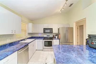 7807 E 50th Place, Bradenton, FL 34203 - Photo 9