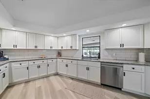 1734 Riviera Cir, Sarasota, FL 34232 - Photo 35