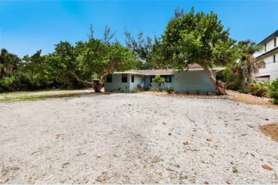 103 51st Street, Holmes Beach, FL 34217 - Photo 3