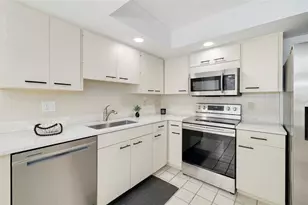 3862 Wilshire Cir W, Sarasota, FL 34238 - Photo 13