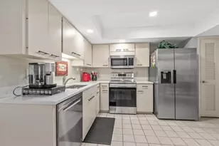 3862 Wilshire Cir W, Sarasota, FL 34238 - Photo 15