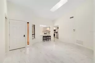 3862 Wilshire Cir W, Sarasota, FL 34238 - Photo 9