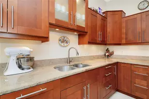 111 Auburn Woods Cir, Venice, FL 34292 - Photo 17