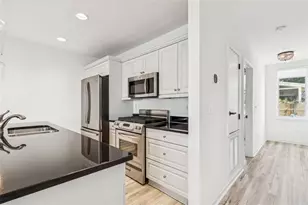 1685 Laurel St, Sarasota, FL 34236 - Photo 9