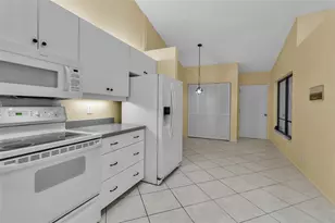 7935 Woodpointe Ct, Sarasota, FL 34238 - Photo 9