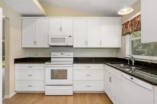 5462 Cynthia Ln, Sarasota, FL 34235 - Photo 13