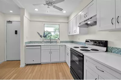 3987 Maceachen Boulevard #133, Sarasota, FL 34233 - Photo 7