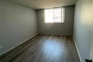 2760 Coconut Bay Ln Ln, Sarasota, FL 34237 - Photo 5