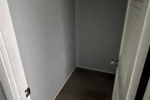 2760 Coconut Bay Ln Ln, Sarasota, FL 34237 - Photo 7