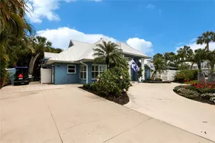 5701 Carissa St, Holmes Beach, FL 34217 - Photo 9