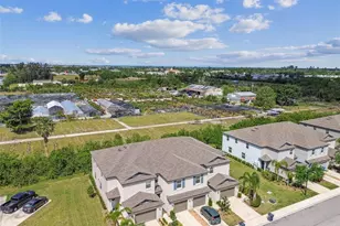 633 Royal Empress Dr, Ruskin, FL 33570 - Photo 9