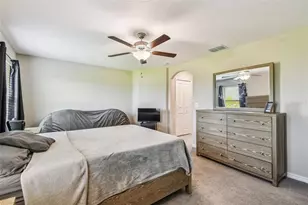 633 Royal Empress Dr, Ruskin, FL 33570 - Photo 5