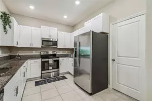 633 Royal Empress Dr, Ruskin, FL 33570 - Photo 3