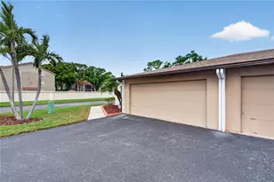3501 N Village Ct, Sarasota, FL 34231 - Photo 3
