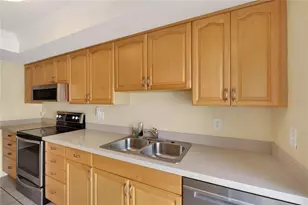 3501 N Village Ct, Sarasota, FL 34231 - Photo 15