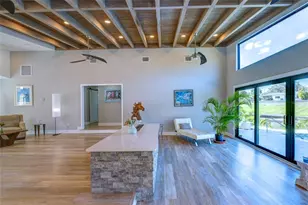 3636 Mineola Dr, Sarasota, FL 34239 - Photo 9