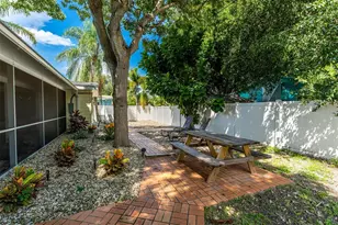 2363 Milford Cir, Sarasota, FL 34239 - Photo 23