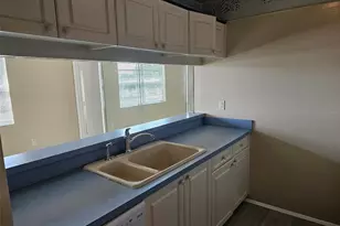 3851 59th Ave W, Bradenton, FL 34210 - Photo 5