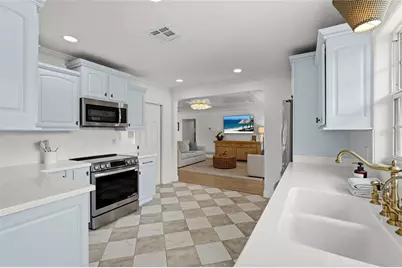 7746 Westmoreland Drive, Sarasota, FL 34243 - Photo 13